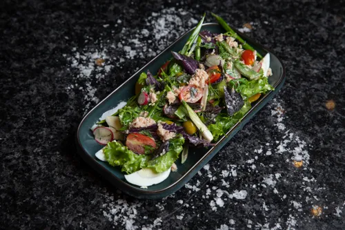 Niçoise with tuna