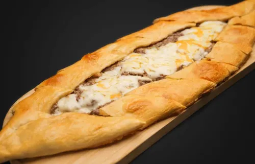 Minced meat pide