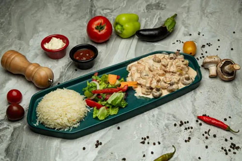 Chicken in white sauce
