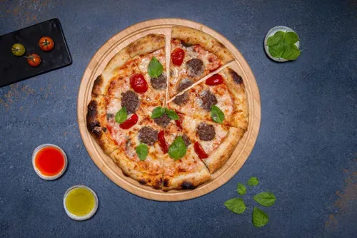 PIZZA WIHT MEAT