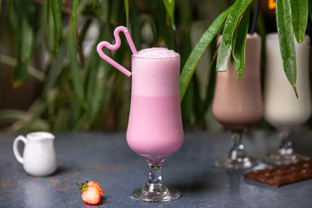 STRAWBERRY MILKSHAKE