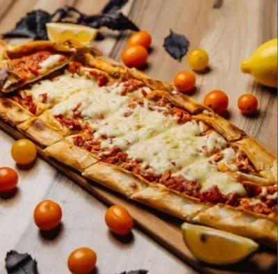 PIDE WIHT CHICKEN