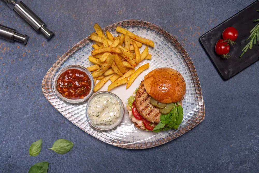 CHICKEN BURGER