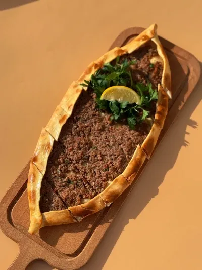 Pide with minced meat