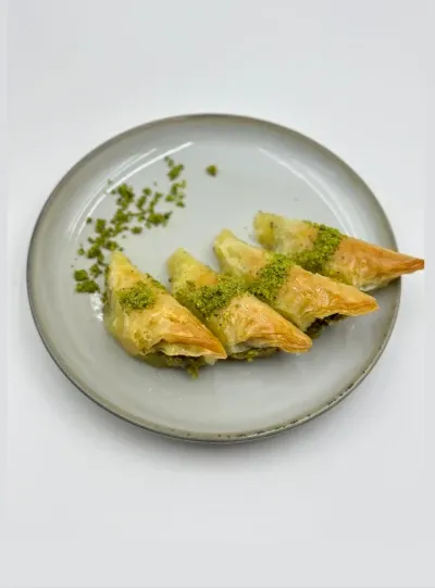 Shobet with pistachio