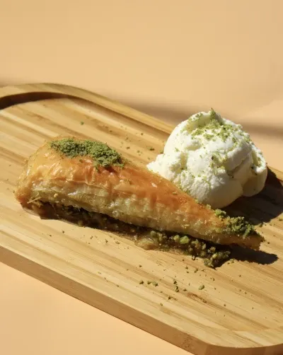 Khavuch with pistachio