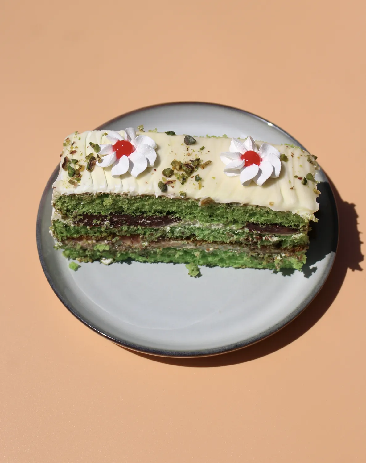 Pistachio with strawberries
