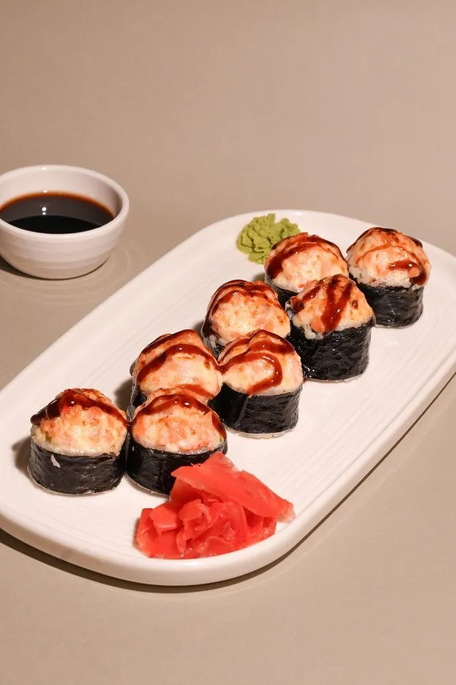 Baked salmon roll